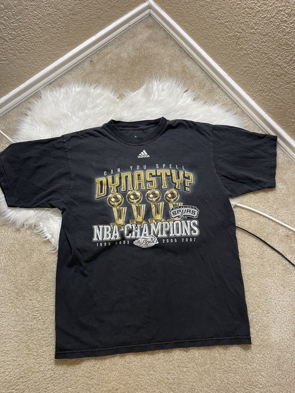 Adidas Can You Spell Dynasty San Antonio Spurs NBA Champion 2007 T- Shirt Mens L